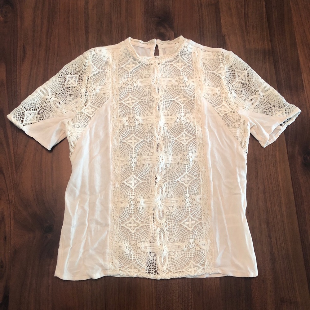 Hinge lace top